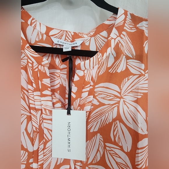 Sleeveless Orange Leaf Print Top - Picture 4 of 6